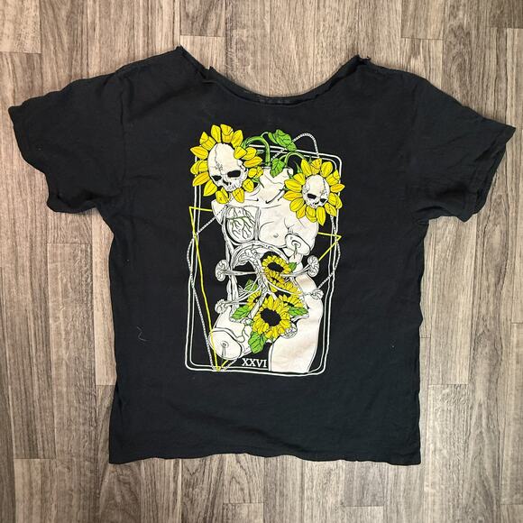 Black Graphic Skull Sunflower Tee Distressed Edge Crewneck Unisex Tee Shirt - Picture 1 of 6
